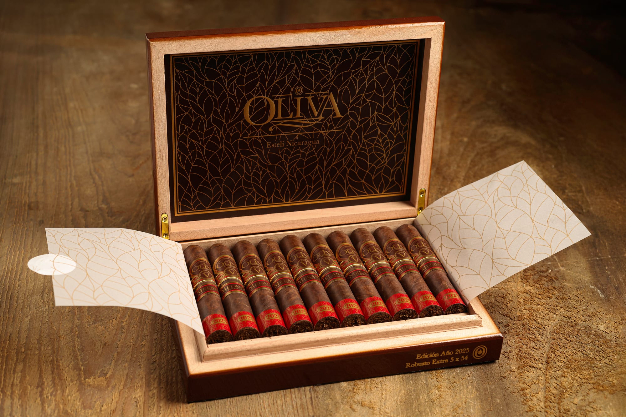 Oliva Serie V Melanio Edición Año 2025 Robusto Extra